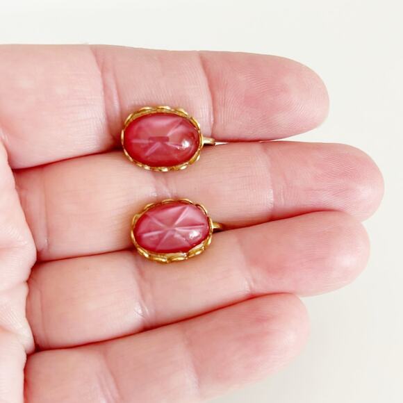 Vintage Screw Back Starburst Earring - Picture 4 of 10